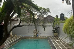 hanbrighton-sewa-tahunan-bulanan-villa-desain-tradisional-bali-hadap-timur-4-kt-canggu-badung-9