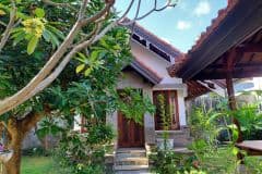 jual-rumah-hadap-barat-halaman-luas-7-kt-renon-densel-1