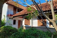 jual-rumah-hadap-barat-halaman-luas-7-kt-renon-densel-5