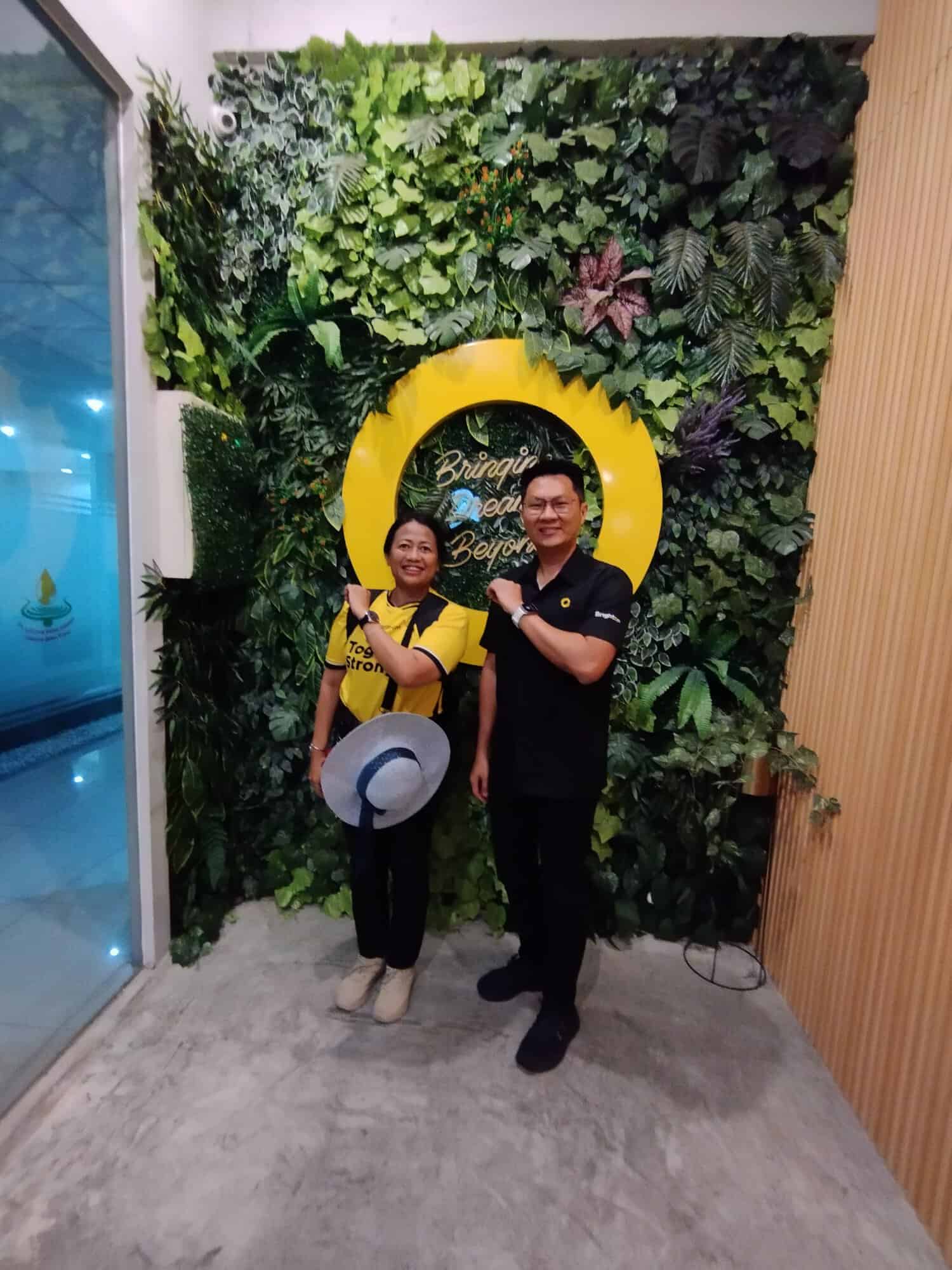 Berada Di Antara Orang Hebat = Jadi Lebih Hebat Berada Di Antara Orang Hebat = Jadi Lebih Hebat