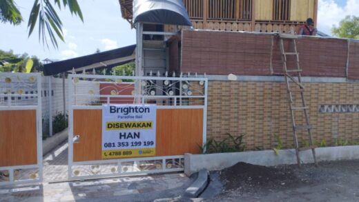 Sewa Villa Klasik Wooden Style Hadap Timur 2 Lantai 3 Kamar Taman Balkon Jimbaran