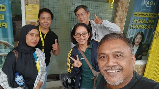 Bergaya Di Depan Kantor Brighton Synergy Gatot Subroto Tengah Denpasar