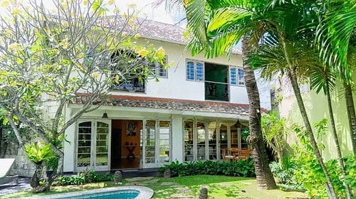 Leasehold 16 Tahun Villa Hadap Timur 2 Lantai 3 Kamar Seminyak Kuta Badung