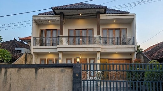 Jual Rumah Elegan Hadap Utara 2 Lantai 4 Kamar Sesetan Denpasar Selatan