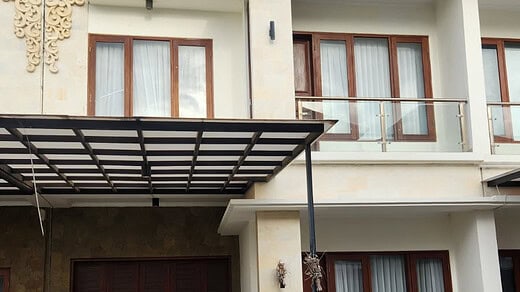 Jual Rumah Semi Furnished 2 Lantai 4+1 Kamar Seminyak