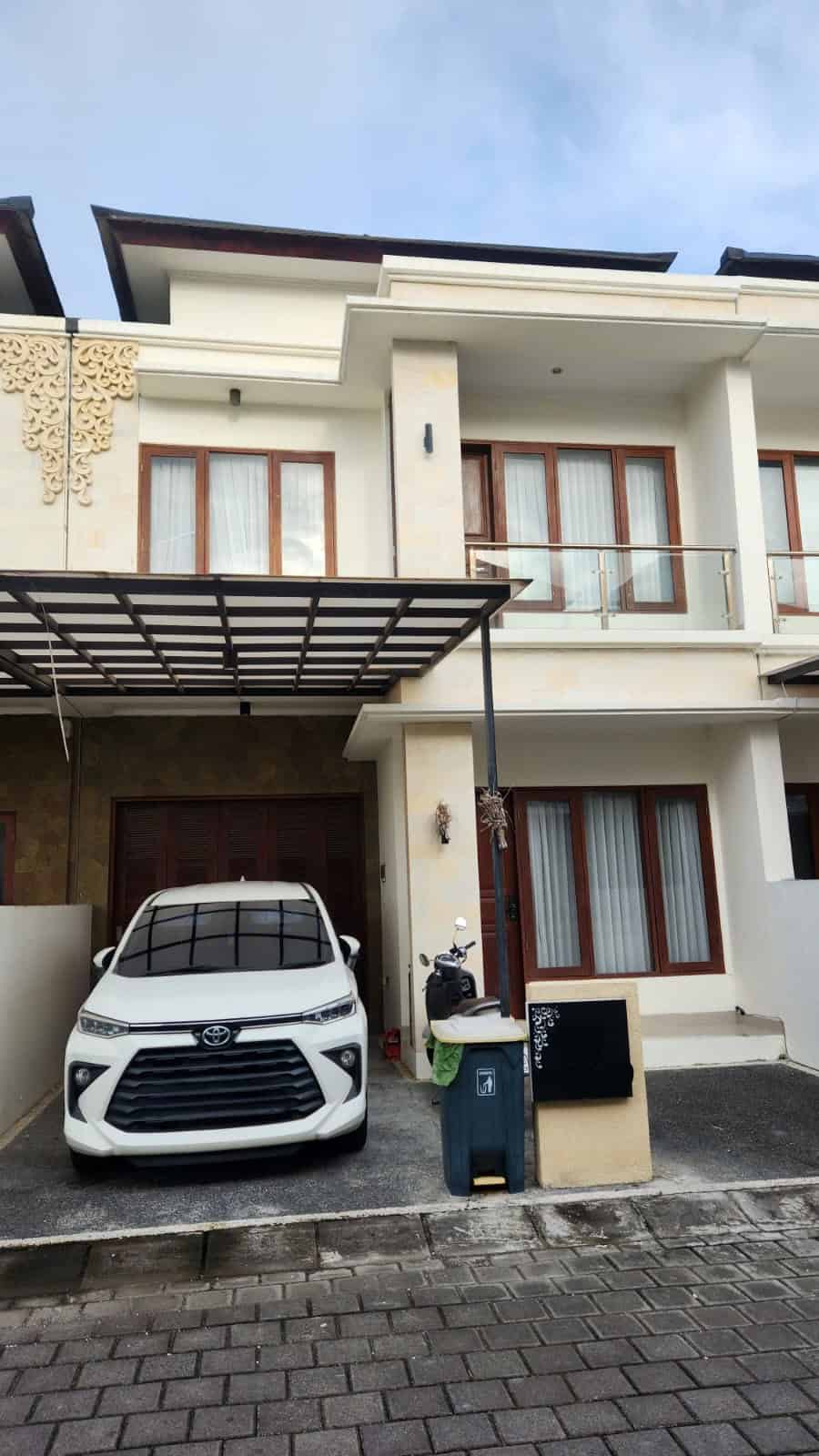 Jual Rumah Semi Furnished 2 Lantai 4+1 Kamar Seminyak Jual Rumah Semi Furnished 2 Lantai 4+1 Kamar Seminyak