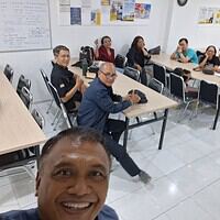 Keseruan Diskusi Kantor Brighton Renon Jumat 8 Mei 2026