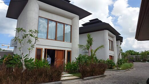 Sewa Villa Hadap Selatan 1 Kamar Kayu Tulang Canggu