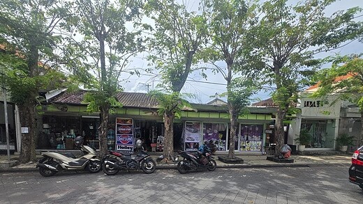 Jual Rumah Dan 5 Kios Hadap Timur Legian Kuta Badung