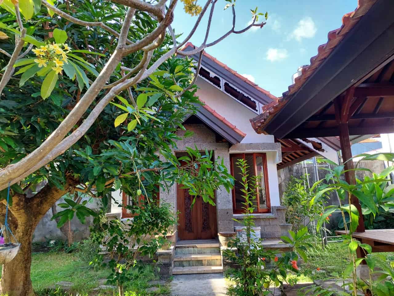 Jual Rumah Hadap Barat Halaman Luas 7 Kamar Renon Denpasar Selatan Jual Rumah Hadap Barat Halaman Luas 7 Kamar Renon Denpasar Selatan