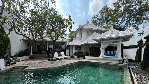 Jual Villa Hadap Timur 2 Kamar Kerobokan Badung