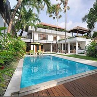 Jual Villa Modern 3 Lantai 3 Kamar Batu Belig Kerobokan