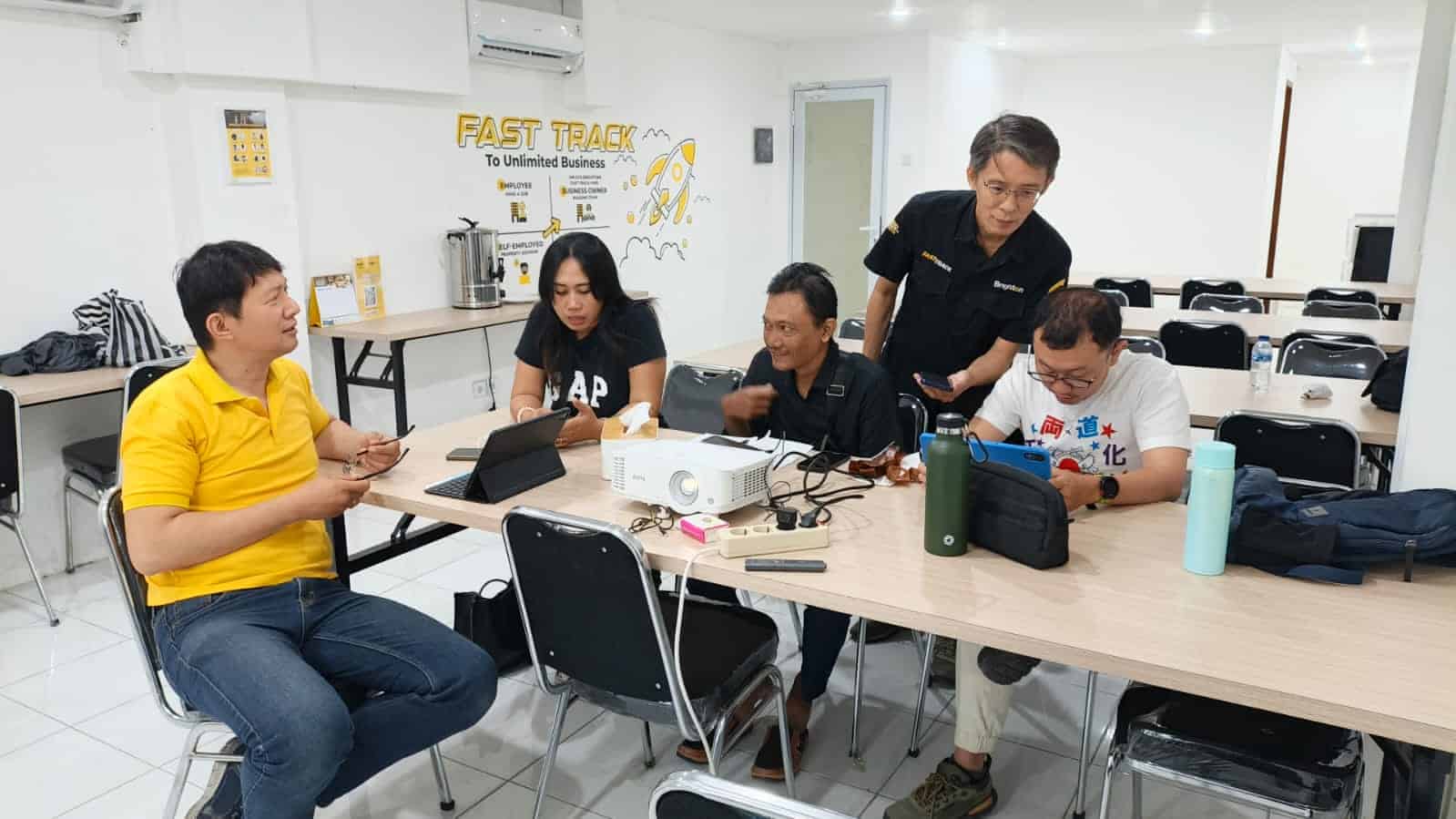 Kelas Siap-Siap Bikin Kepala Ngebul Kelas Siap-Siap Bikin Kepala Ngebul