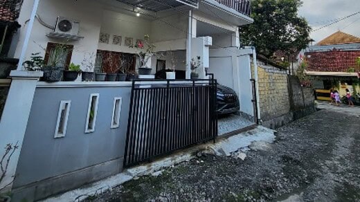 Sewa Rumah Semi Furnished 3 Lantai 3 Kamar Gazebo Rooftop Taman Griya Jimbaran