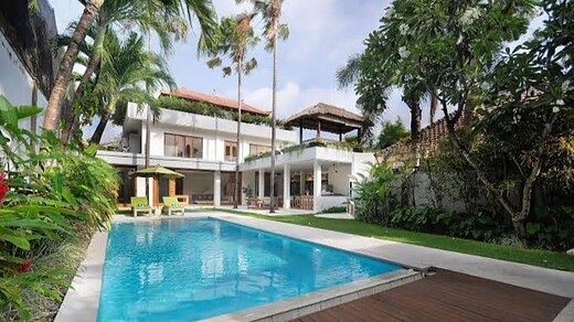 Sewa Tahunan Bulanan Villa Modern 3 Lantai 3 Kamar Batu Belig Kerobokan