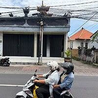 Sewa Tempat Usaha Toko 8x8 Pantai Berawa Tibubeneng Badung
